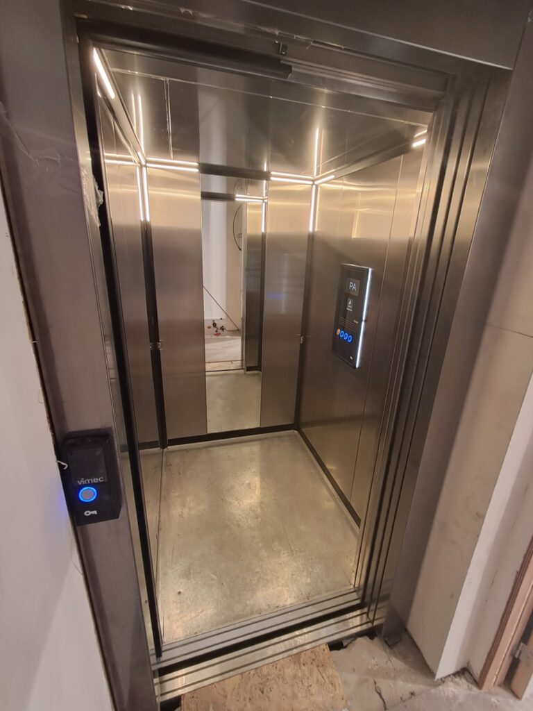 Home Lift Style voor exclusieve winkel in Knokke